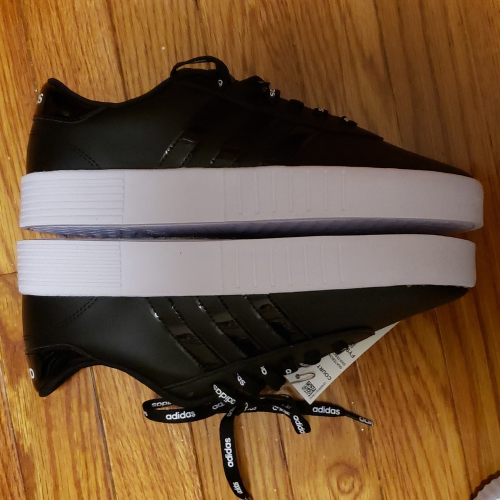 NEW ADIDAS SNEAKER - Picture 4 of 6